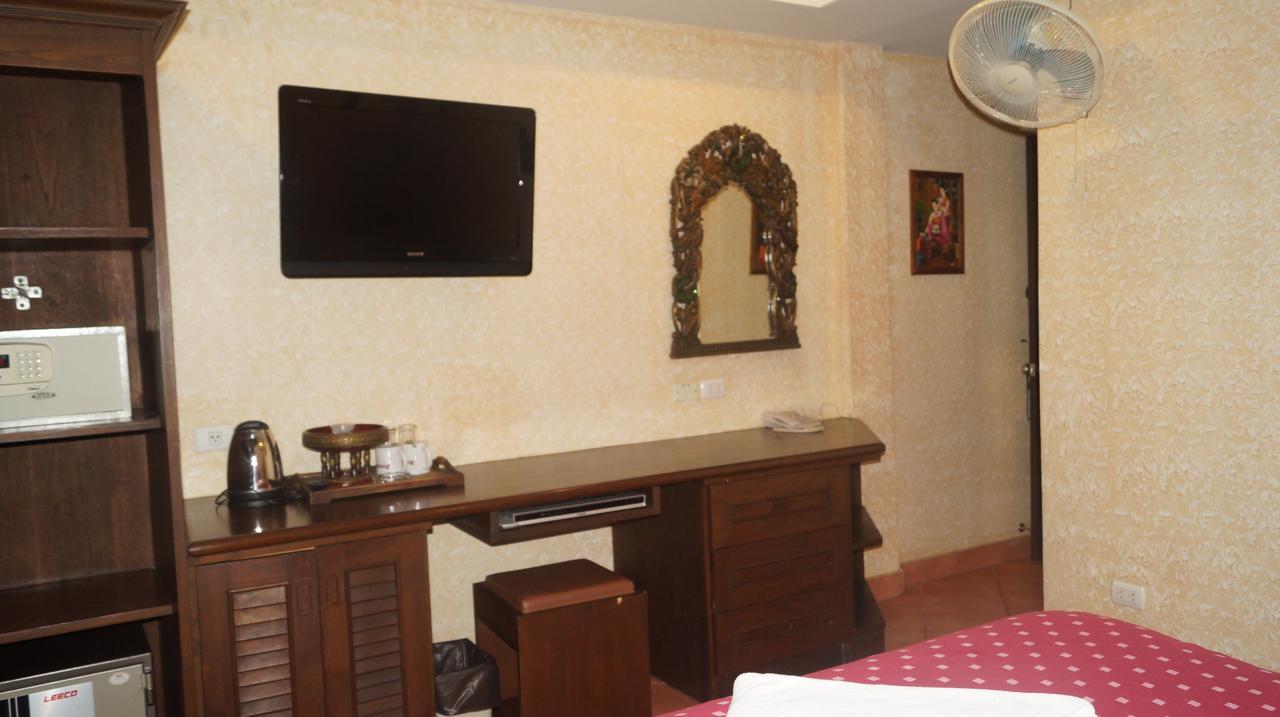 Queen Victoria Inn Pattaya Bagian luar foto