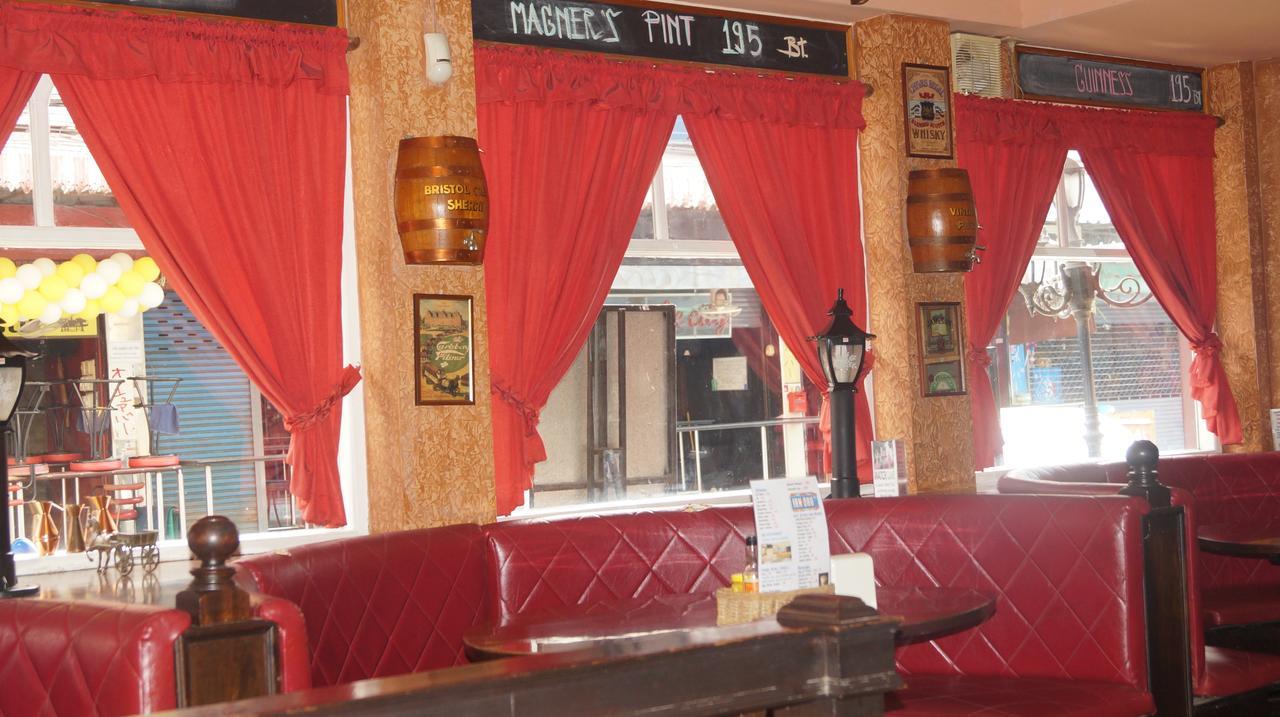 Queen Victoria Inn Pattaya Bagian luar foto